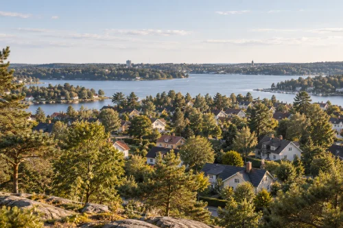 Villakvarter med utsikt över vatten